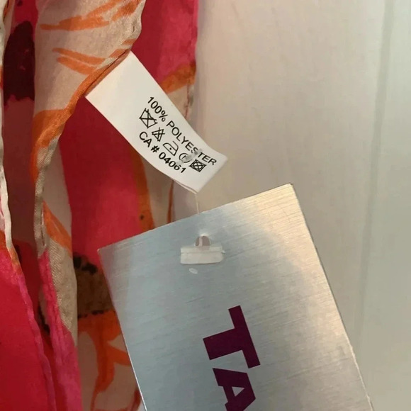 NWT hot pink scarf - Picture 3 of 5